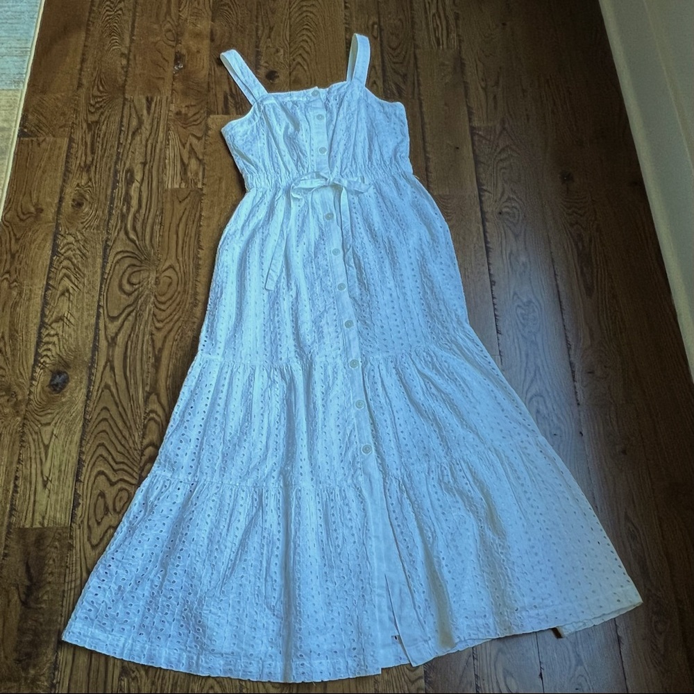 GAP white eyelet fully-lined maxi dress. Size 4. New with tags.
